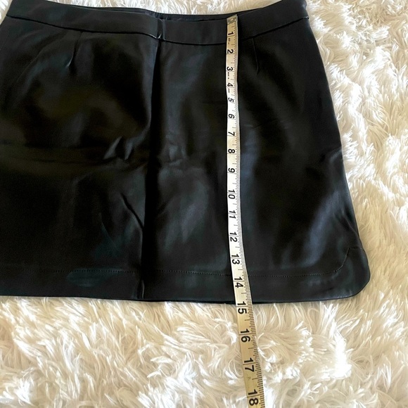 Gap faux leather skirt size 4 - Picture 2 of 6